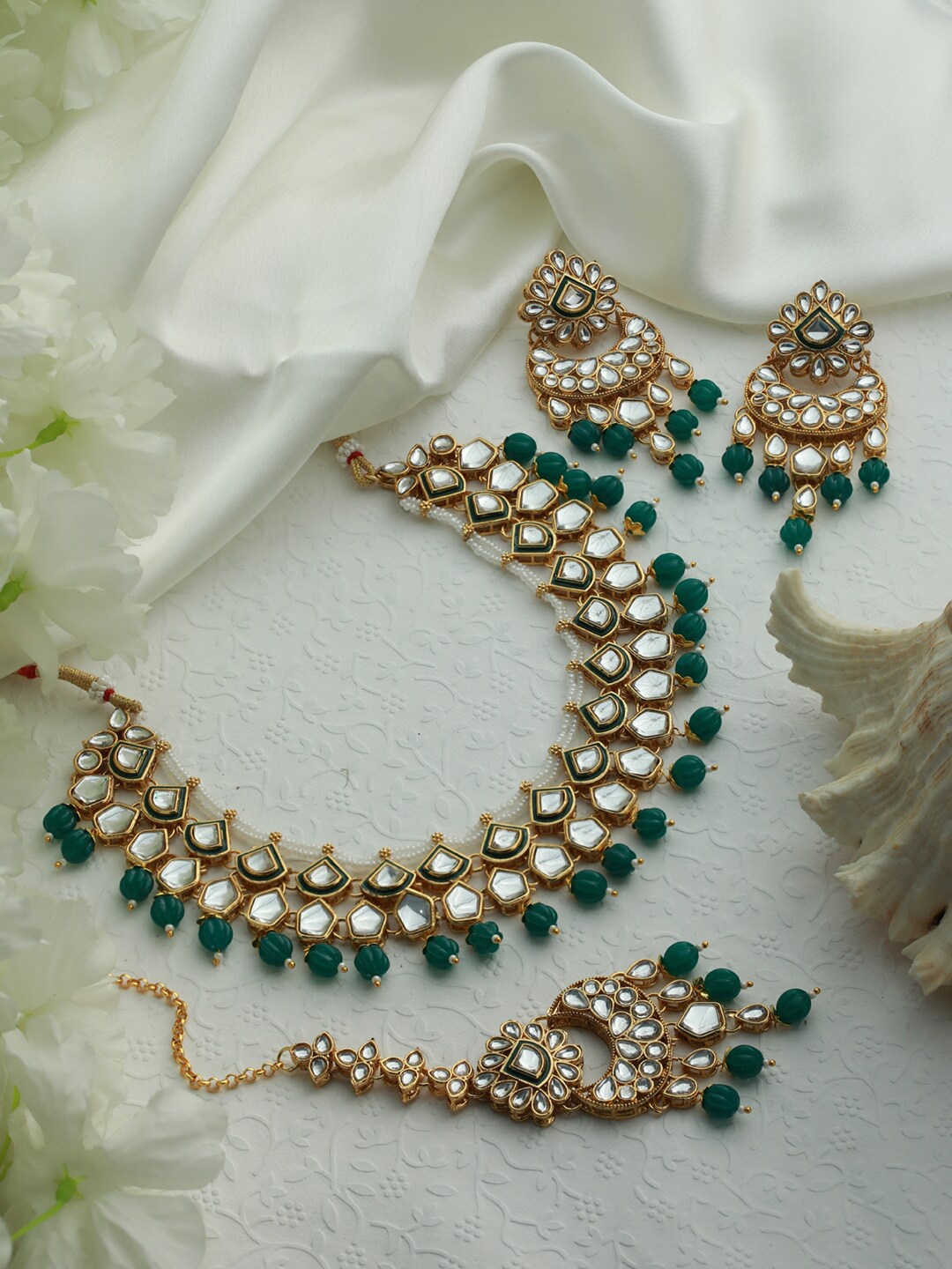 

Priyaasi Women Gold-Plated Green & White Kundan Stone Studded Jewellery Set