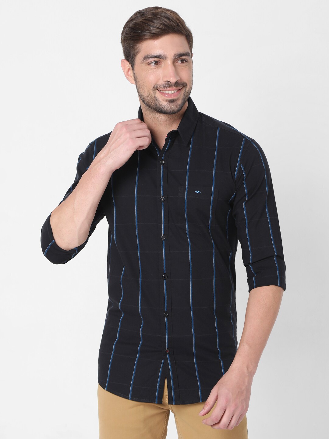 

Mufti Men Black & Blue Slim Fit Checked Pure Cotton Casual Shirt