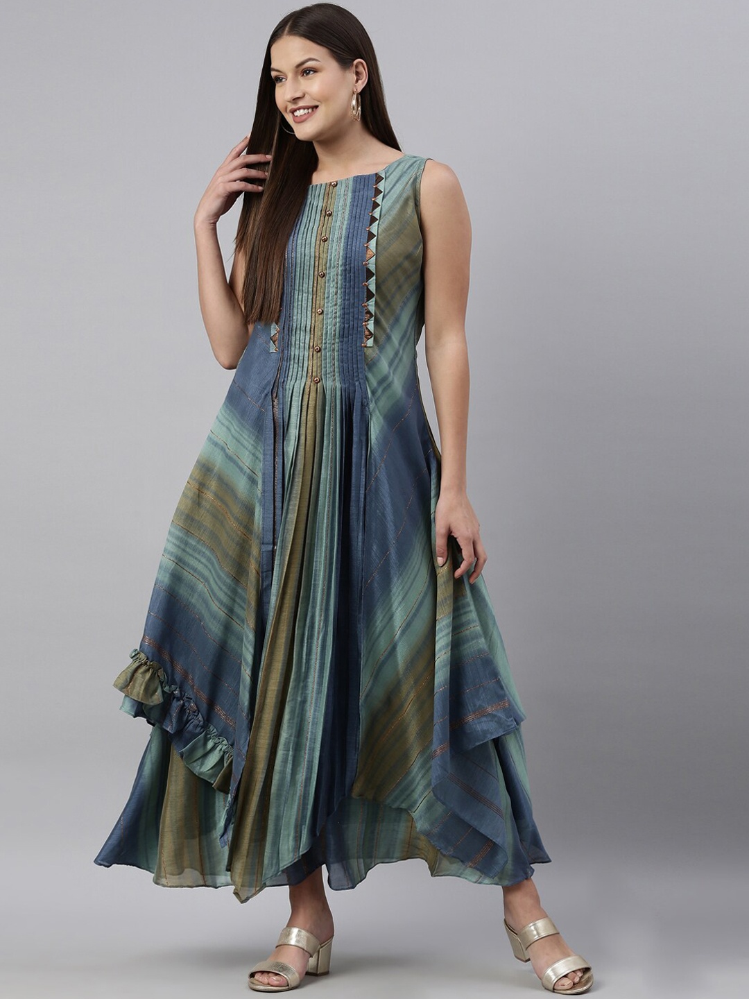 

Neerus Women Blue Geometric Striped Thread Work Kurta