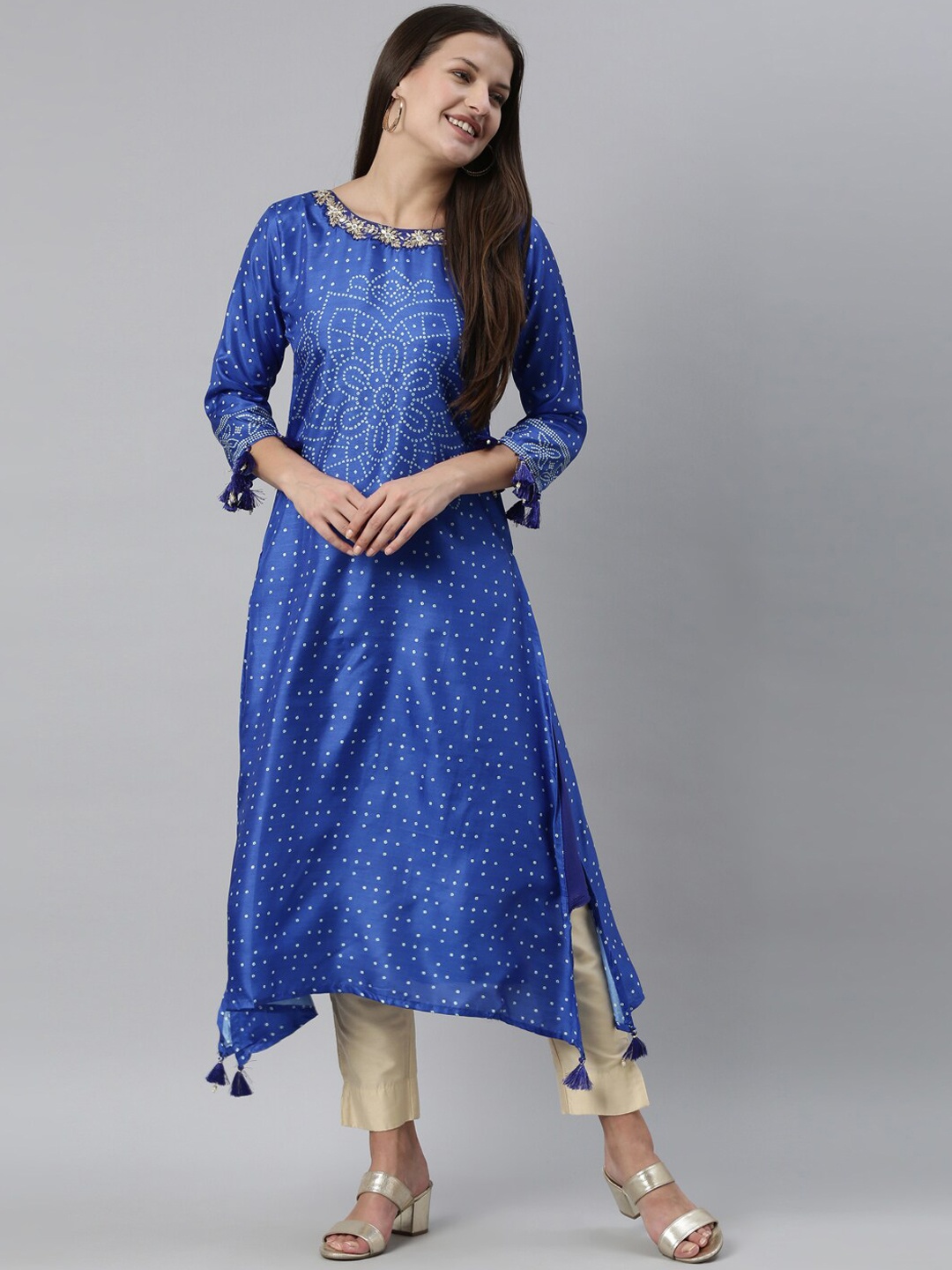 

Neerus Women Blue Bandhani Printed Thread Work Kurta