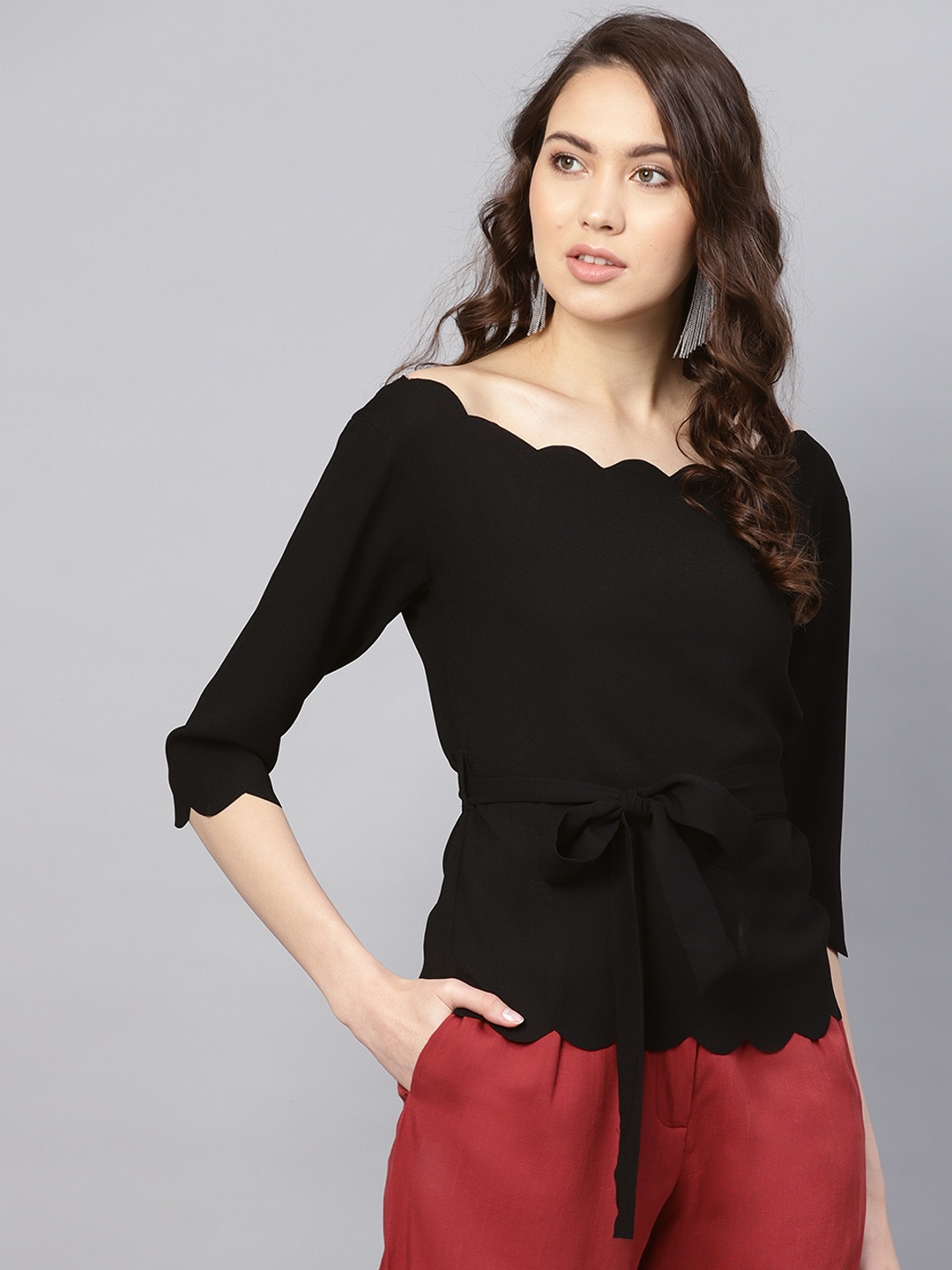 

SASSAFRAS Black Solid Scalloped Top