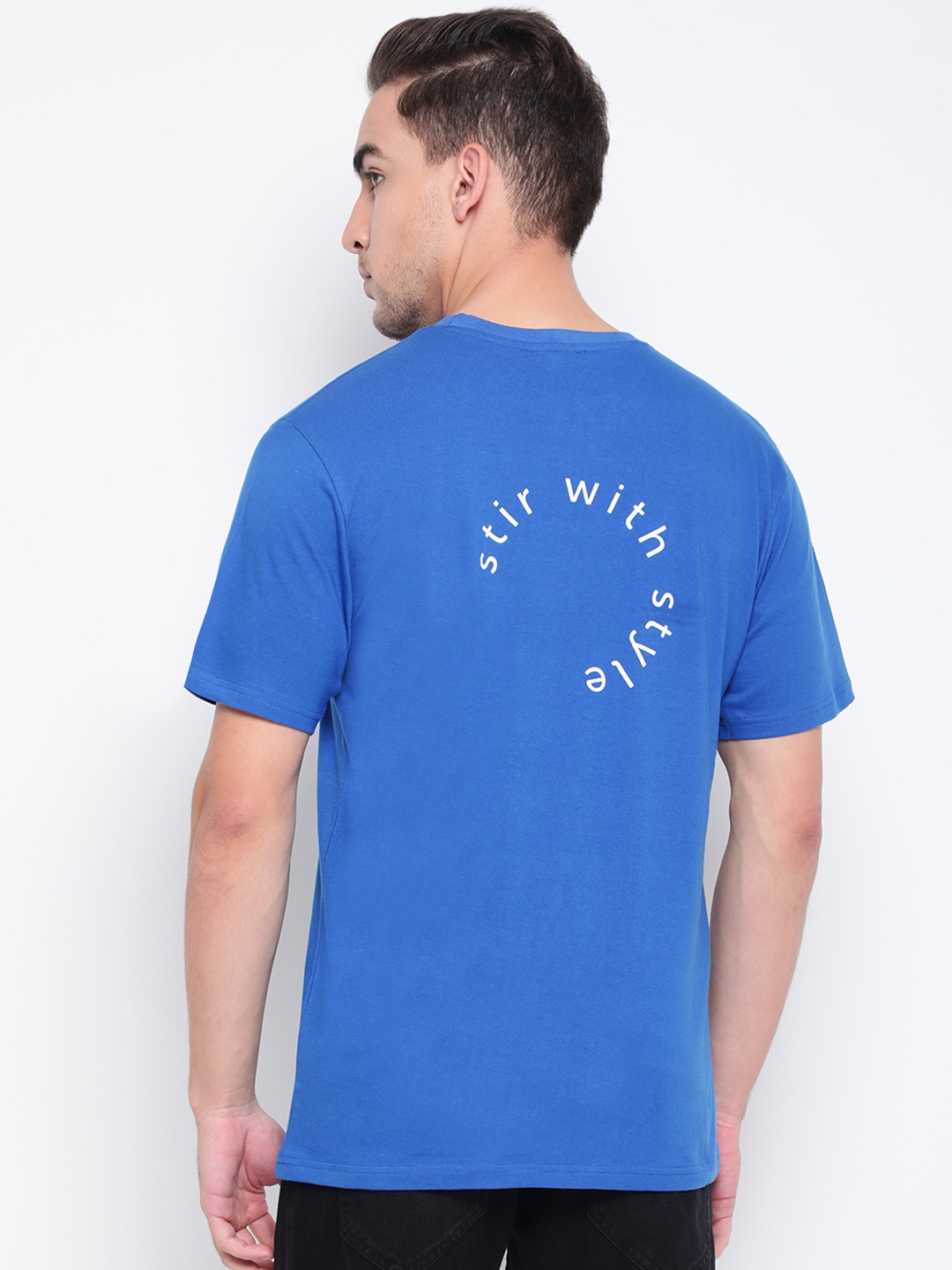 

Belliskey Men Blue & White Typography Printed T-shirt