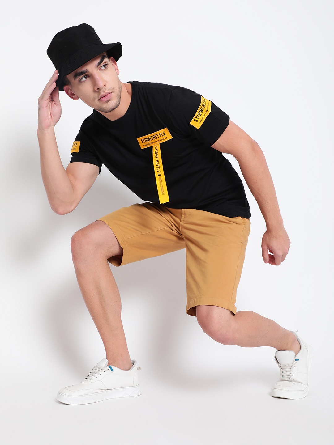 

Belliskey Men Black & Yellow Typography Printed T-shirt