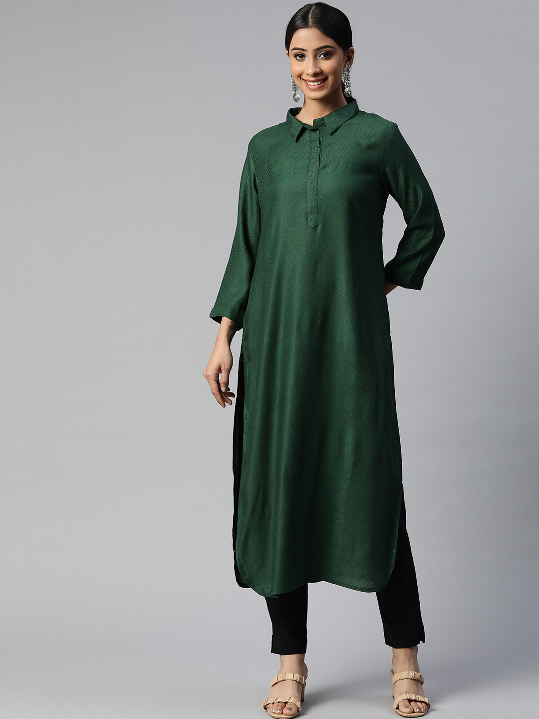 

SVARCHI Women Green Shirt Collar Kurta