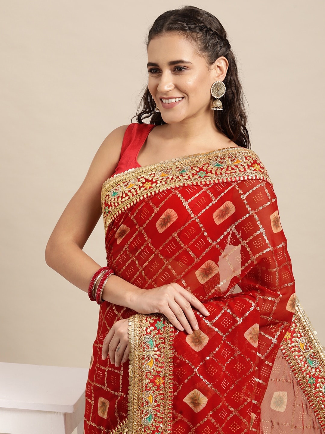 

VASTRANAND Red & Golden Sequinned Bandhani Saree