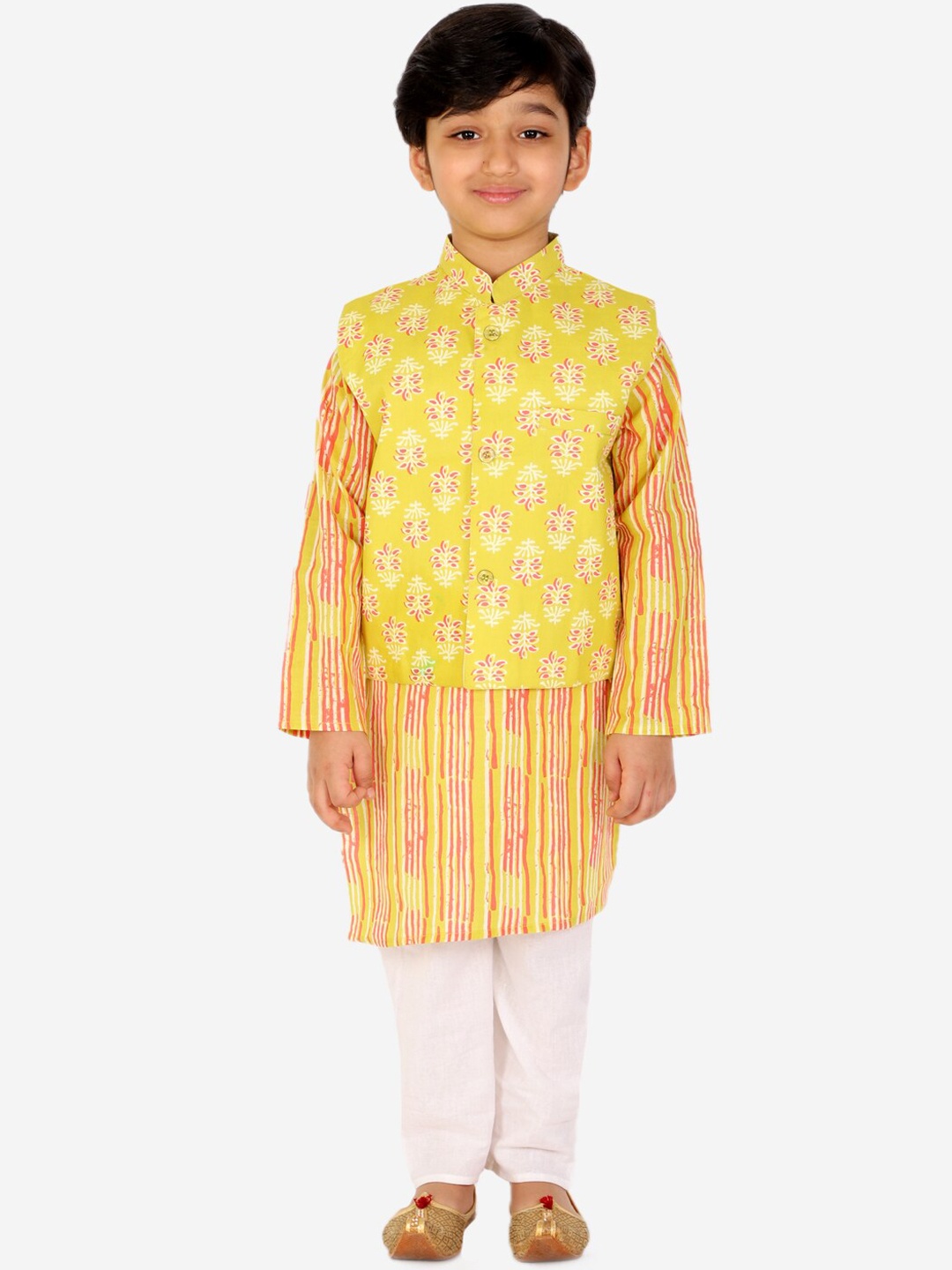 

ahhaaaa Boys Yellow Printed Angrakha Pure Cotton Kurta with Pyjamas