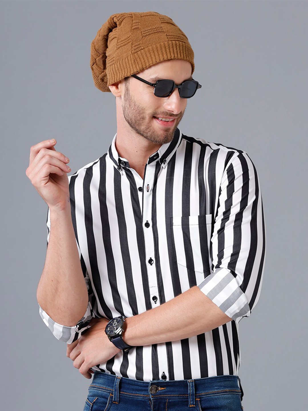 

YOVISH Men Black Smart Slim Fit Striped Semiformal Shirt