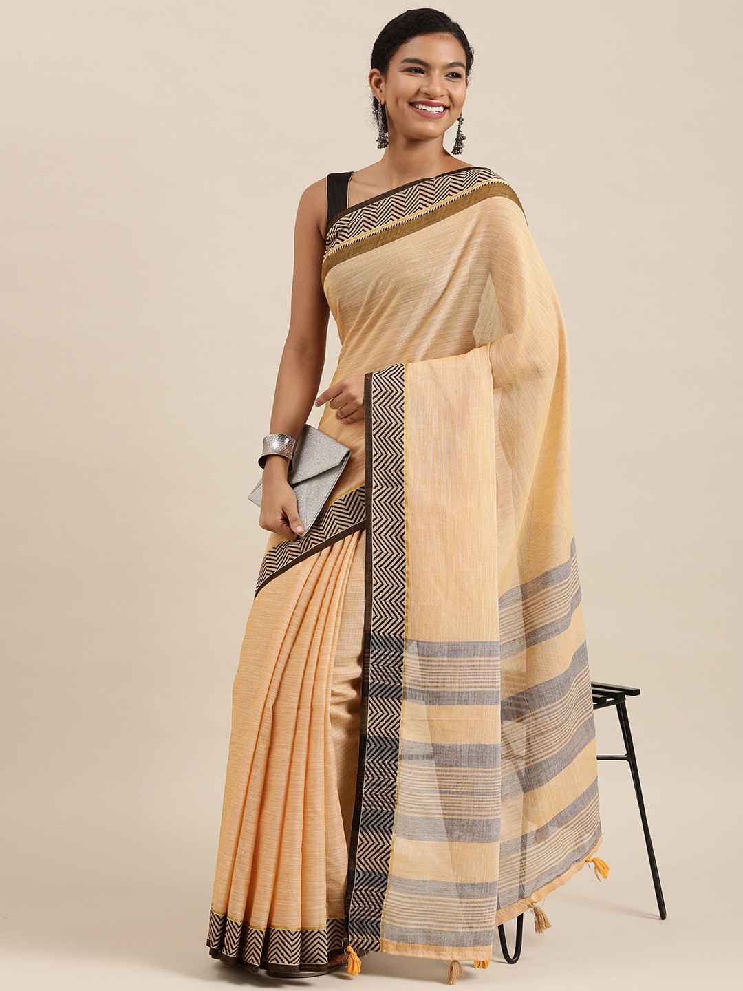 

SANGAM PRINTS Beige Solid Pure Linen Saree