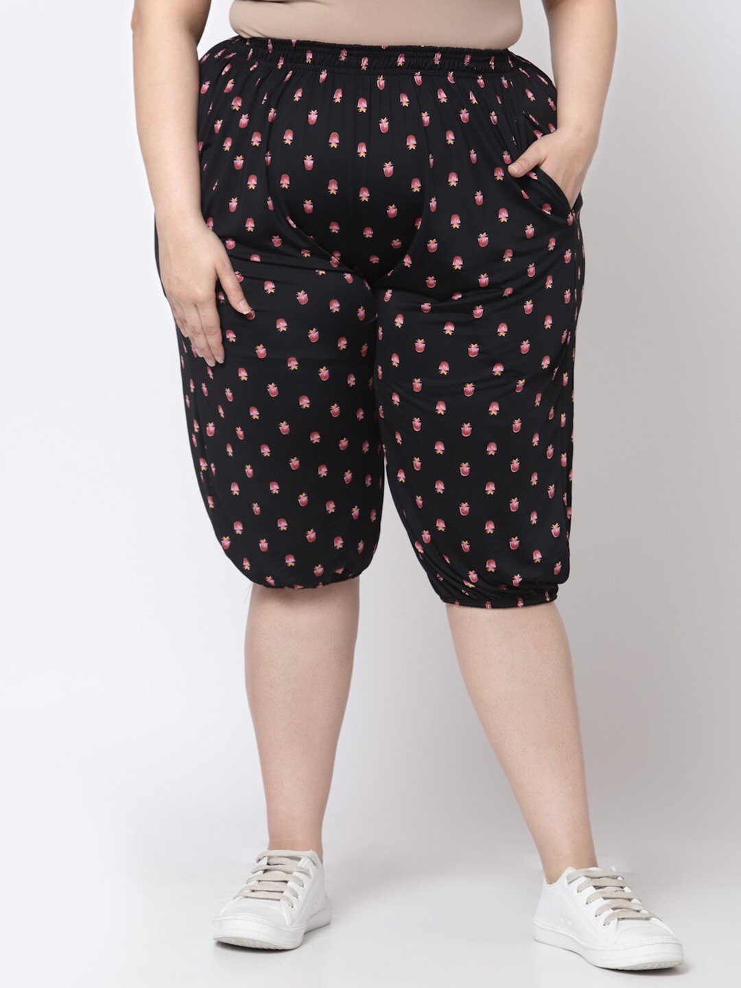 

KLOTTHE Plus Size Women Black & Pink Printed Capris