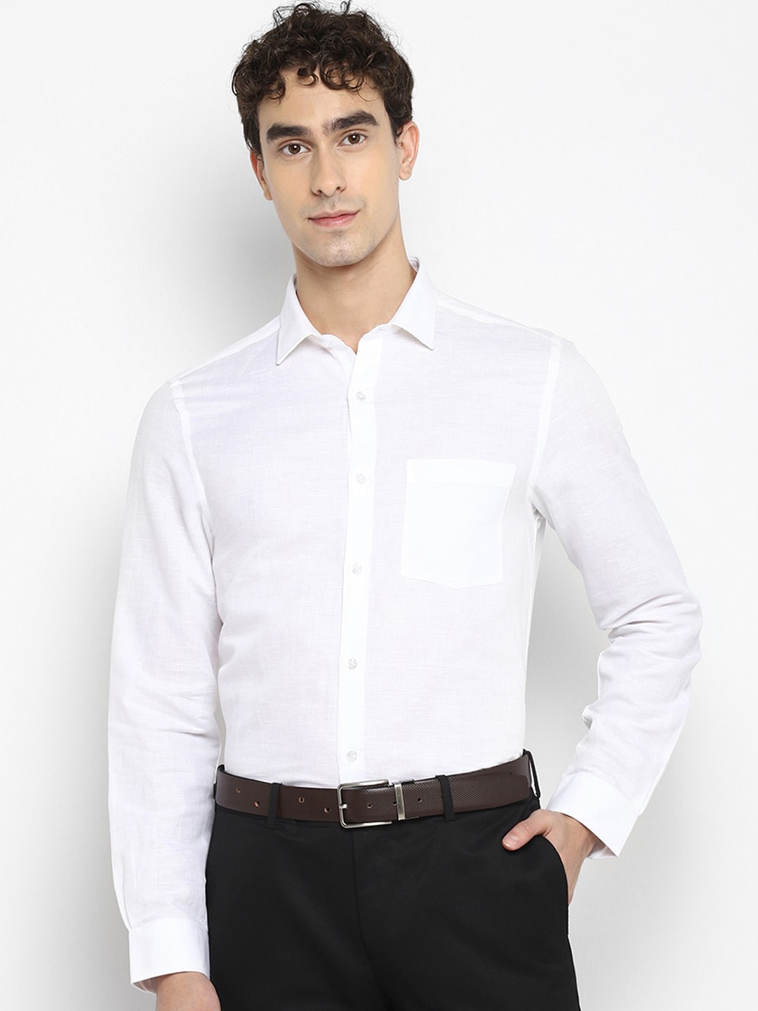

Turtle Men White Solid Textured Slim Fit Linen Casual Shirt