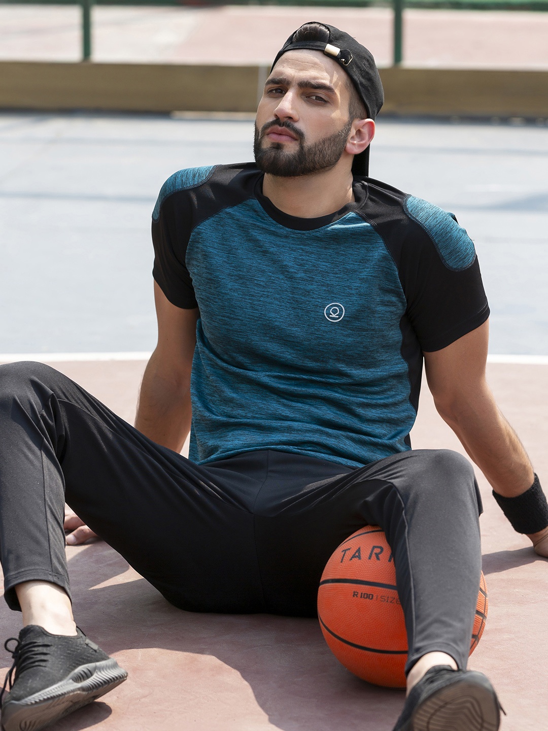 

Chkokko Men Green and Black Colourblocked Dri-FIT Regular Fit Gym T-Shirt