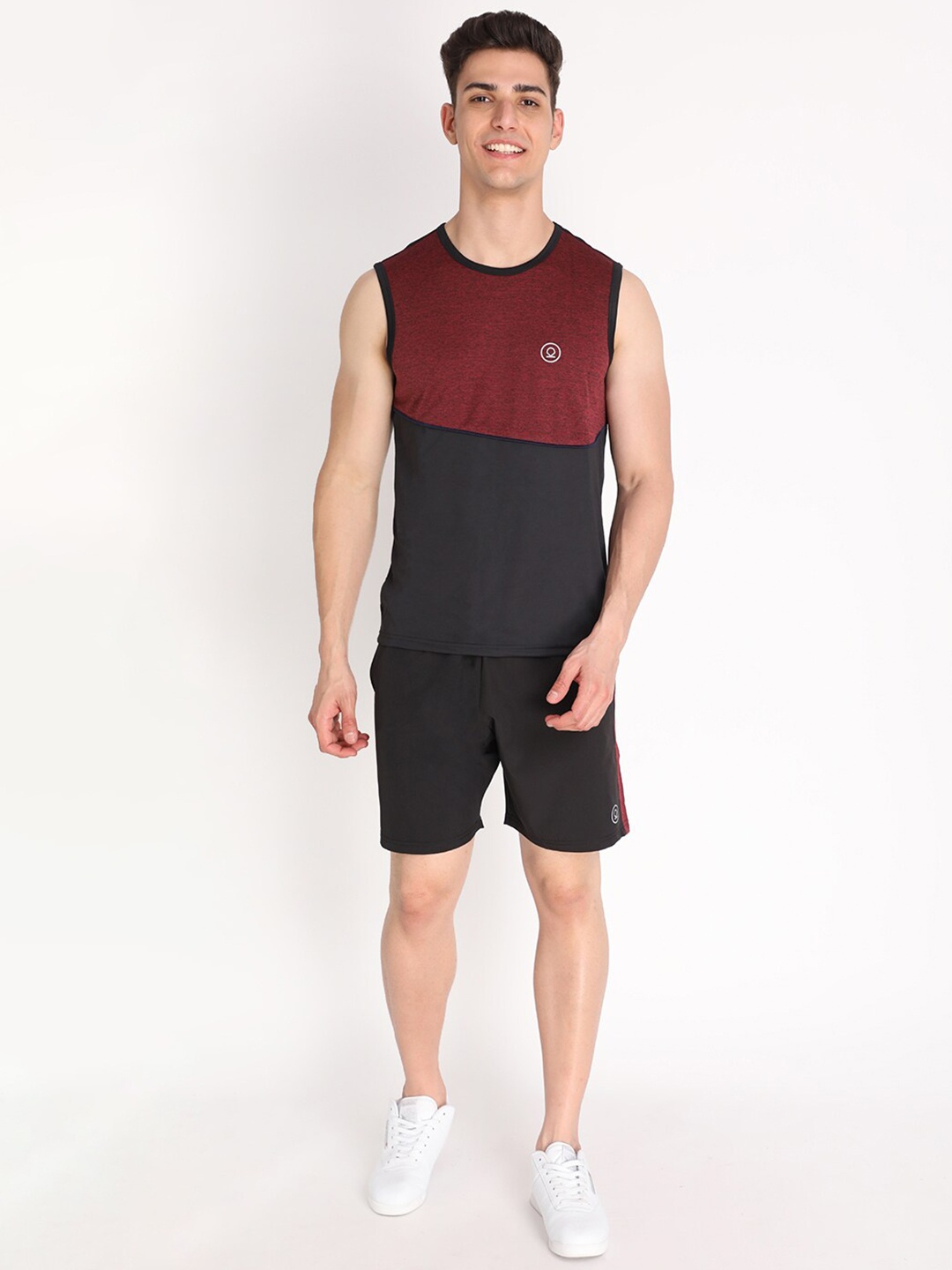 

CHKOKKO Men Maroon & Black Colourblocked T-shirt with Shorts