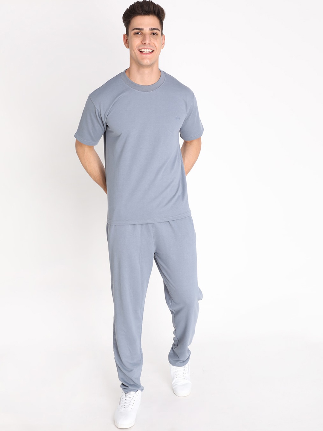 

CHKOKKO Men Grey Solid T-Shirt & Trousers