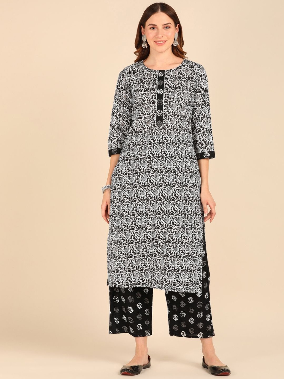 

VEDANA Women Black Floral Printed Gotta Patti Pure Cotton Kurta with Trousers