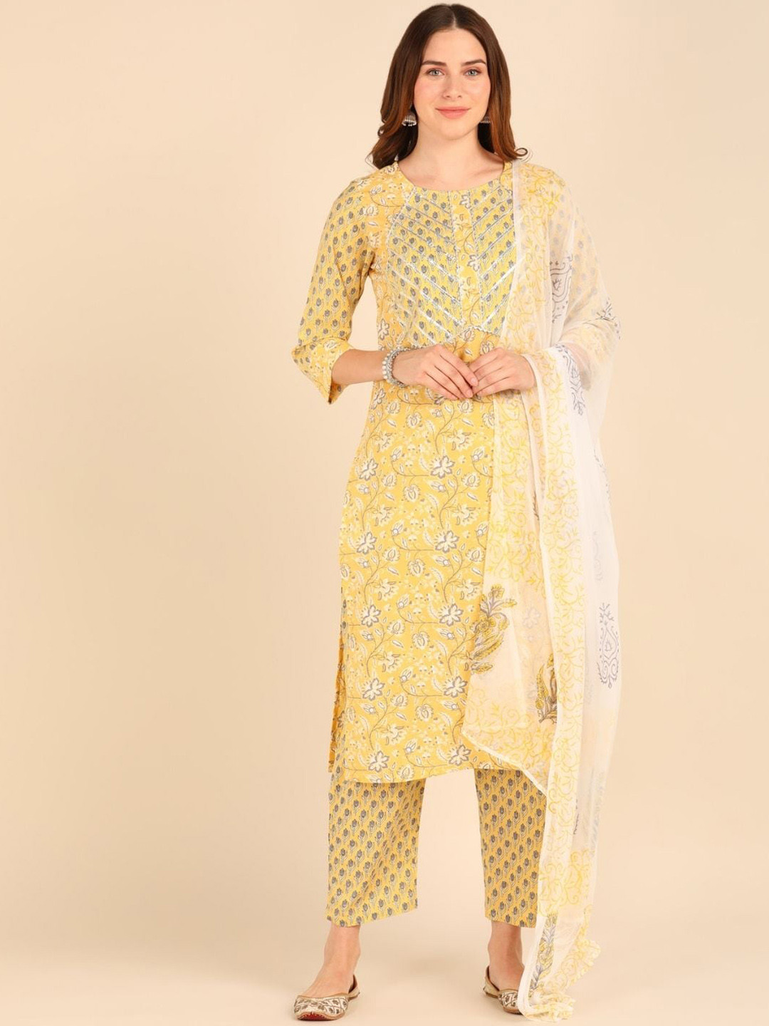 

VEDANA Women Yellow Floral Printed Gotta Patti Pure Cotton Kurta with Trousers & With Dupatta