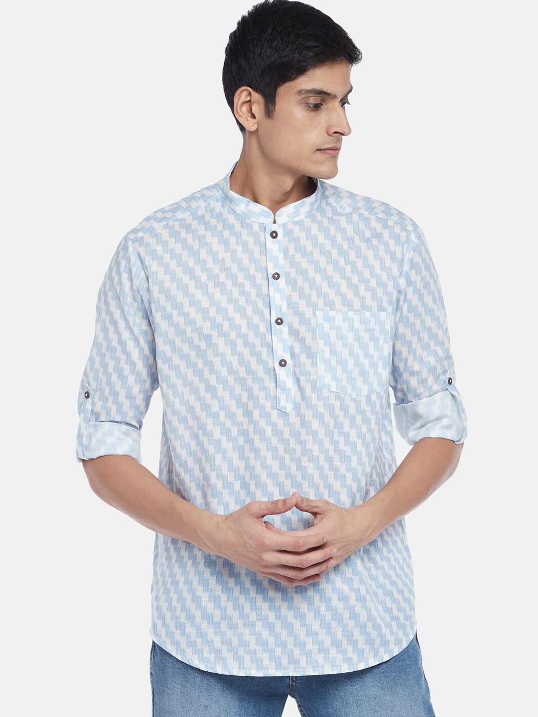 

indus route by Pantaloons Men Blue & White Geometric Printed Cotton Kurta