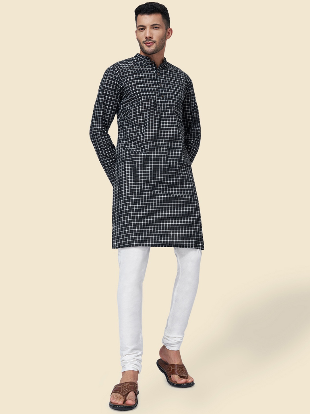 

indus route by Pantaloons Men Black & White Checked Cotton Dobby Kurta