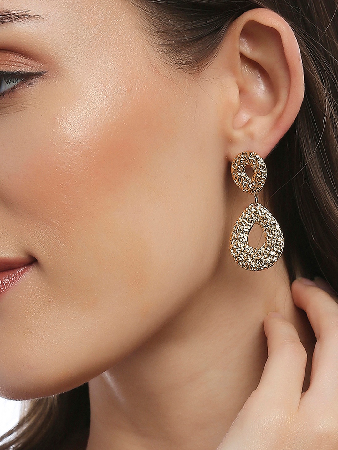 

Lilly & sparkle Gold-Toned Contemporary Drop Earrings