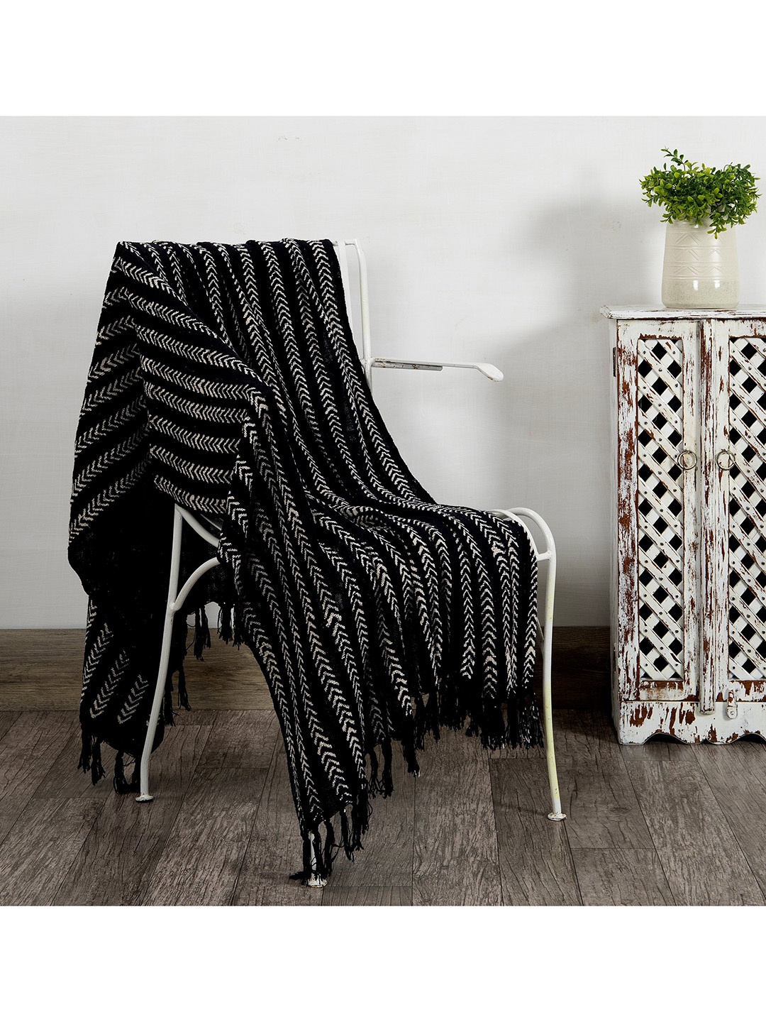 

HANDICRAFT PALACE Black Chevron Block Printed Cotton Throws