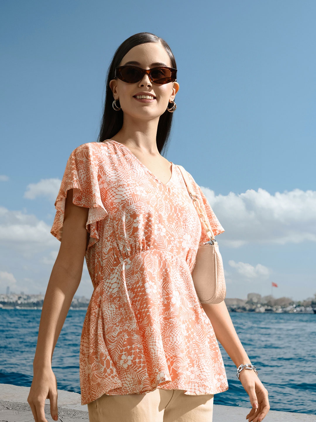 

Vero Moda Pink Tropical Print Tropical Cinched Waist Top