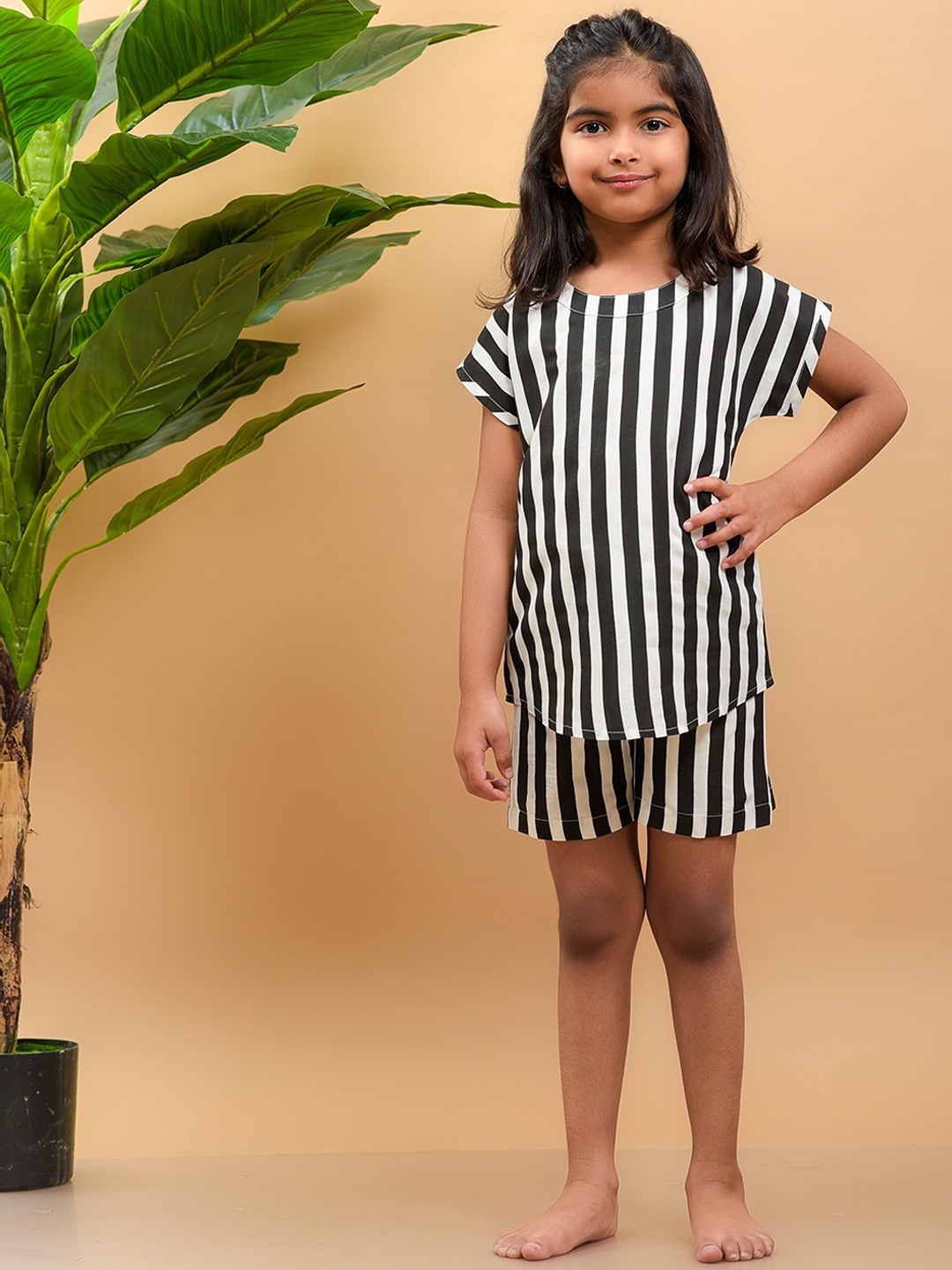

misbis Girls Black & White Striped Night suit