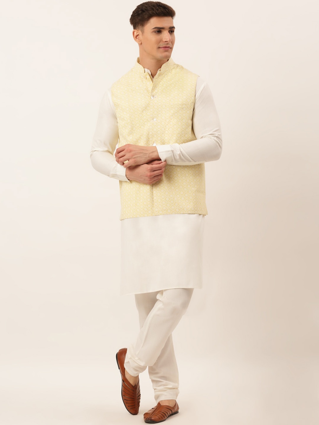 

Jompers Men Yellow Pure Cotton Kurta with Churidar