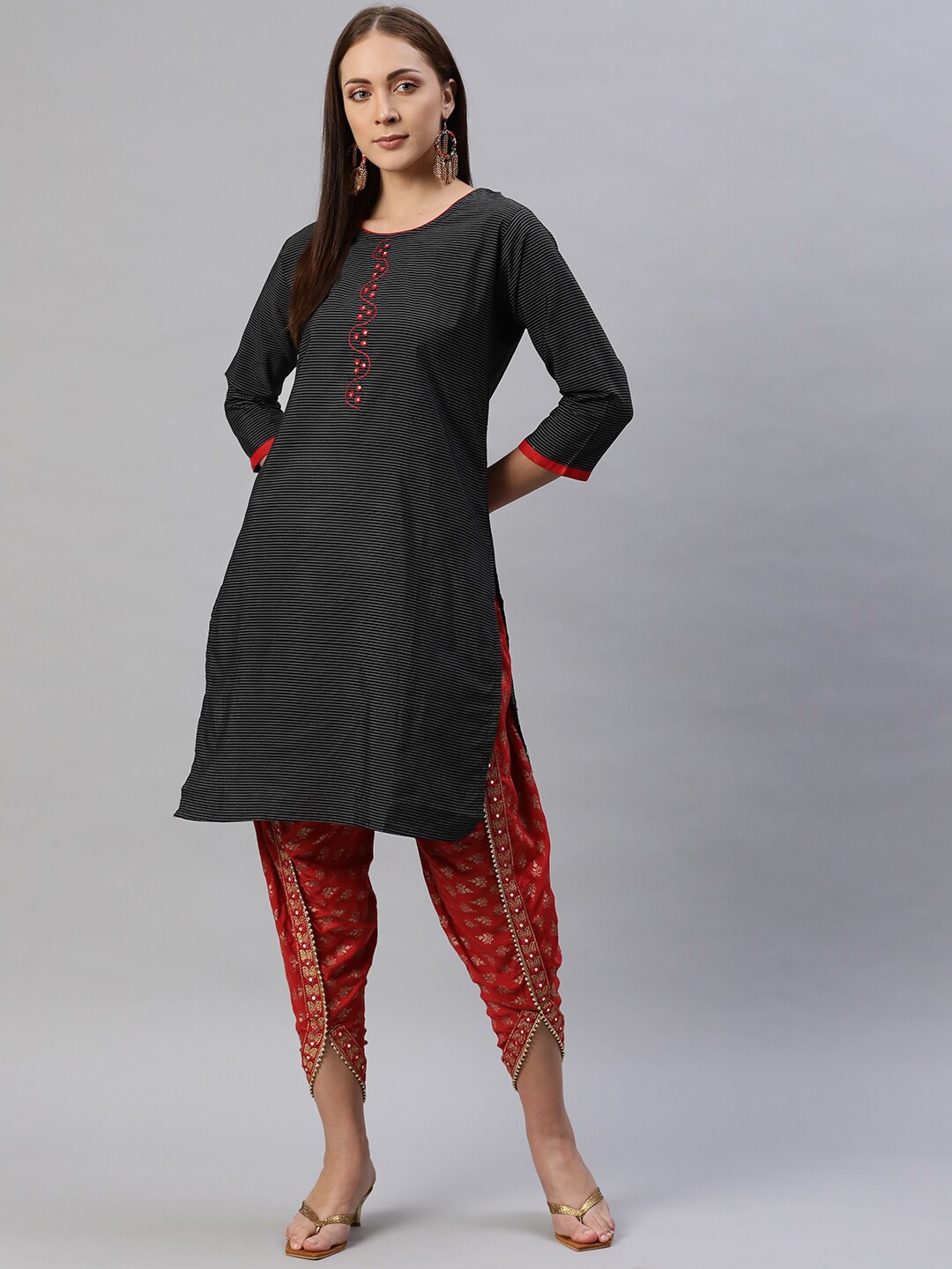 

Aarika Women Black & White Striped Pure Cotton Kurta