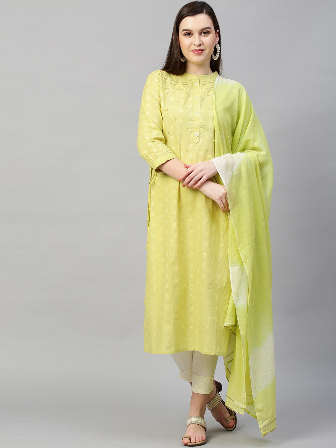 

FASHOR Women Green Floral Embroidered Thread Work Kurta with Trousers