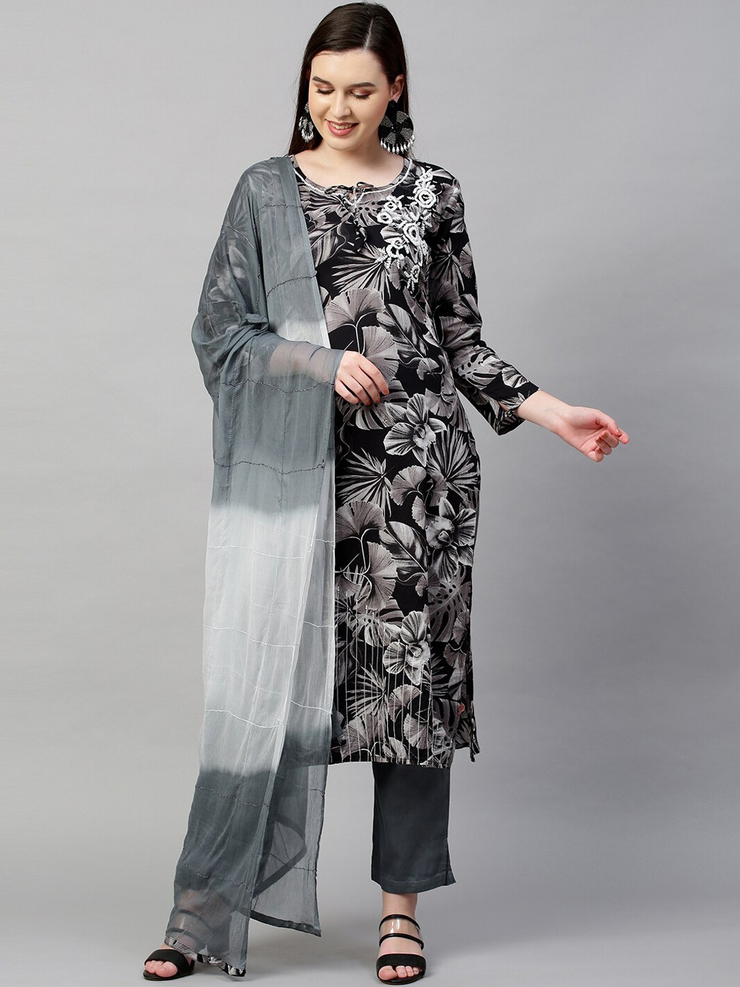 

FASHOR Women Black Floral Printed Thread Work Pure Cotton Kurta with Trousers