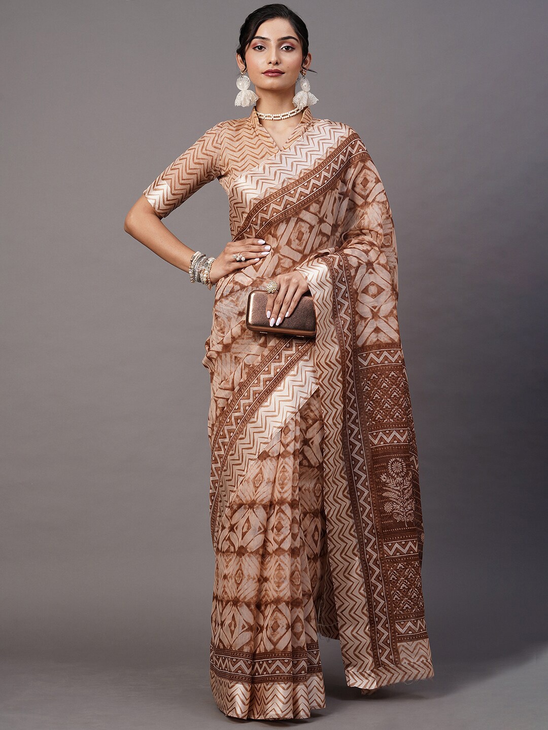 

Mitera Brown & Beige Geometric Printed Cotton Blend Ikat Saree