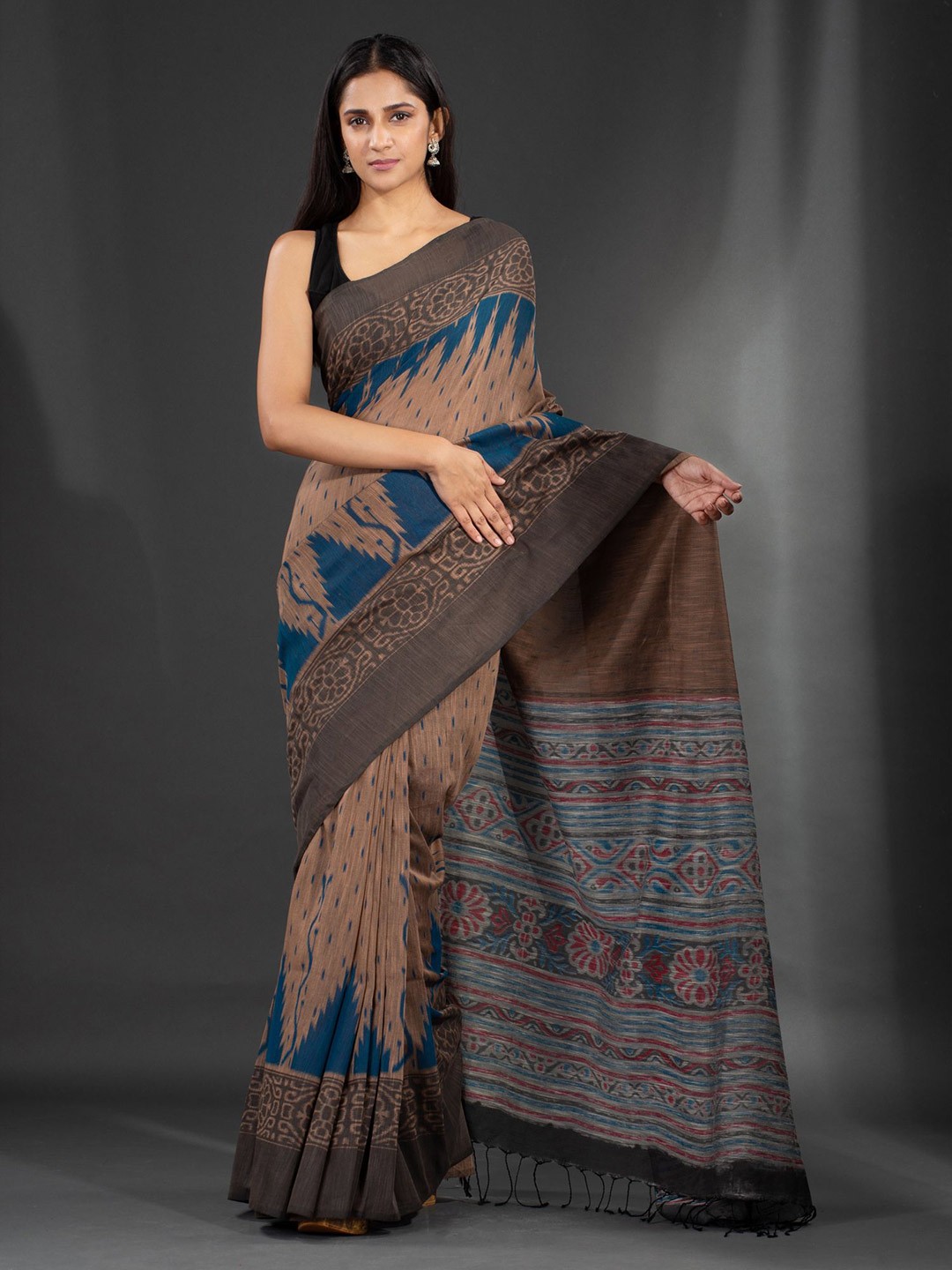 

Charukriti Tan & Blue Woven Design Pure Cotton Saree