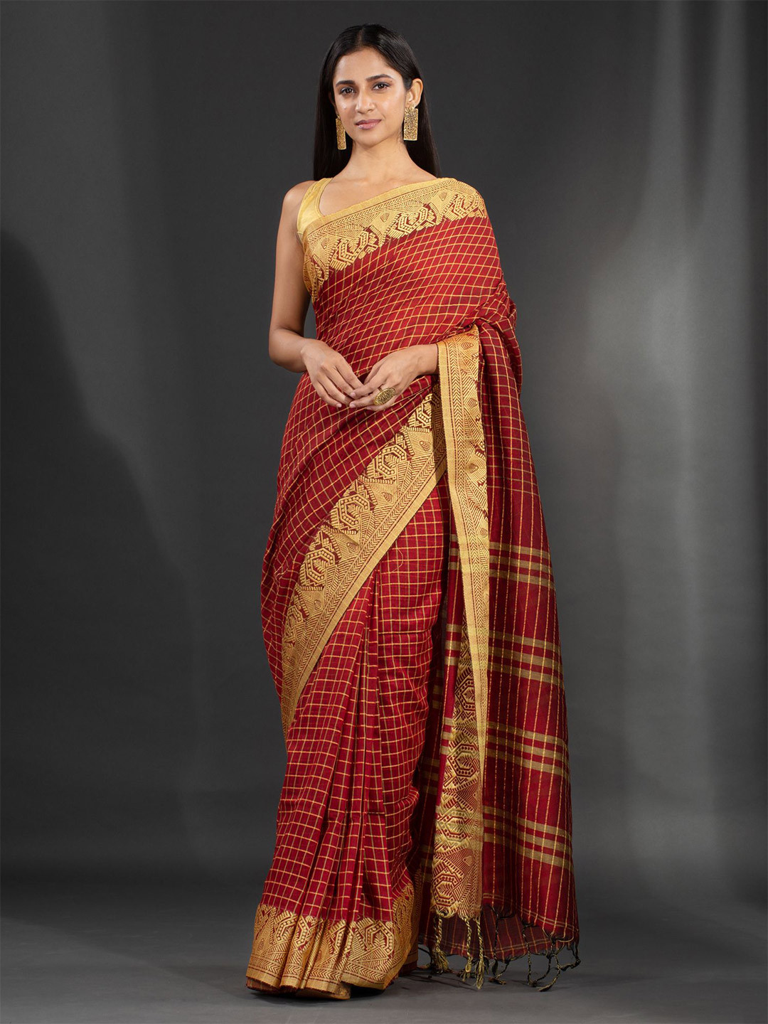 

Charukriti Red & Gold-Toned Checked Pure Cotton Saree