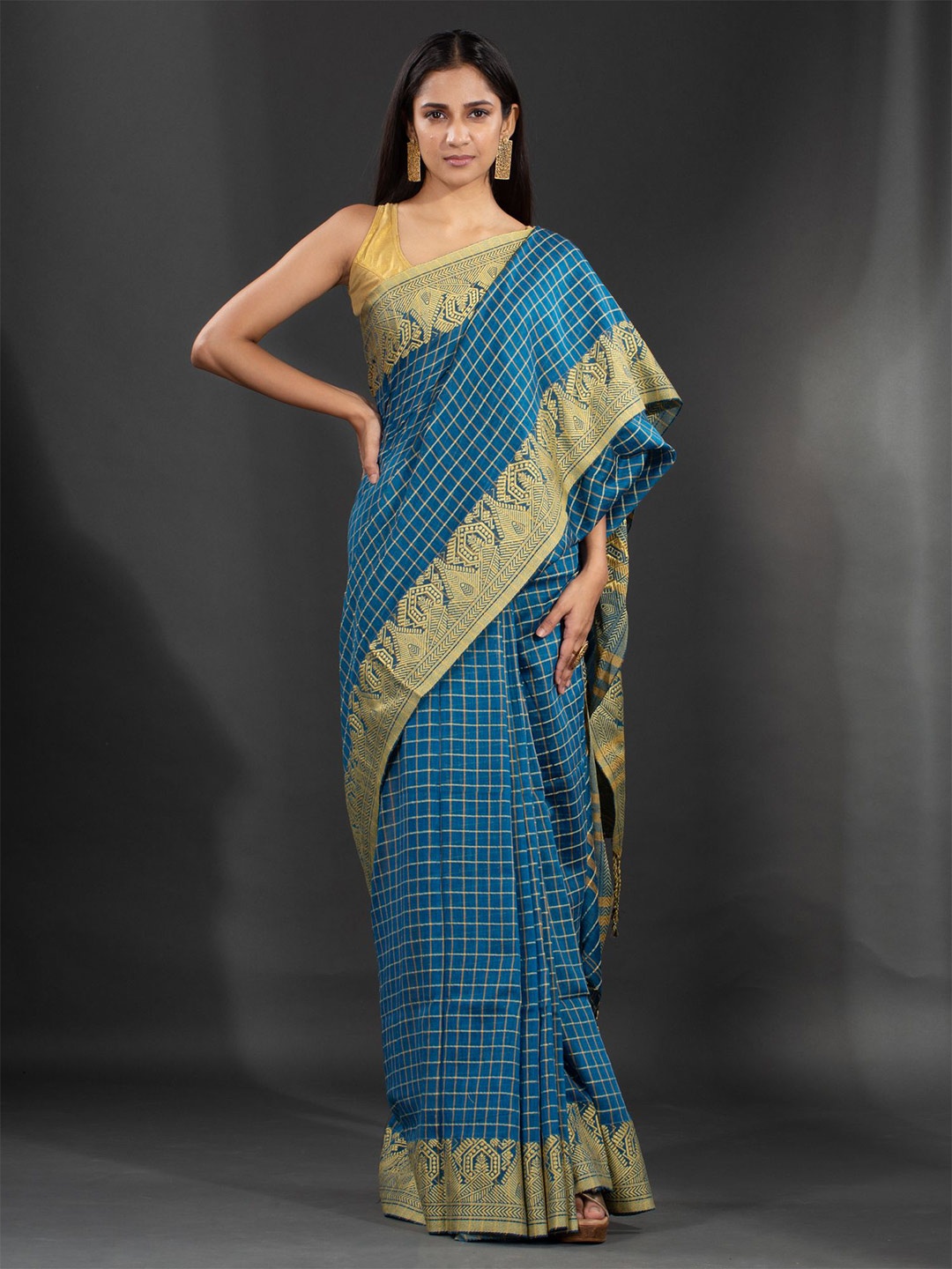 

Charukriti Teal & Gold-Toned Checked Zari Pure Cotton Saree