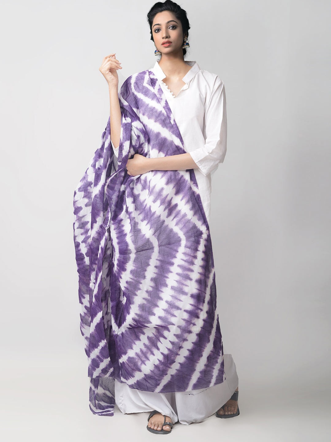 

Unnati Silks Navy Blue & White Dyed Tie and Dye Cotton Dupatta