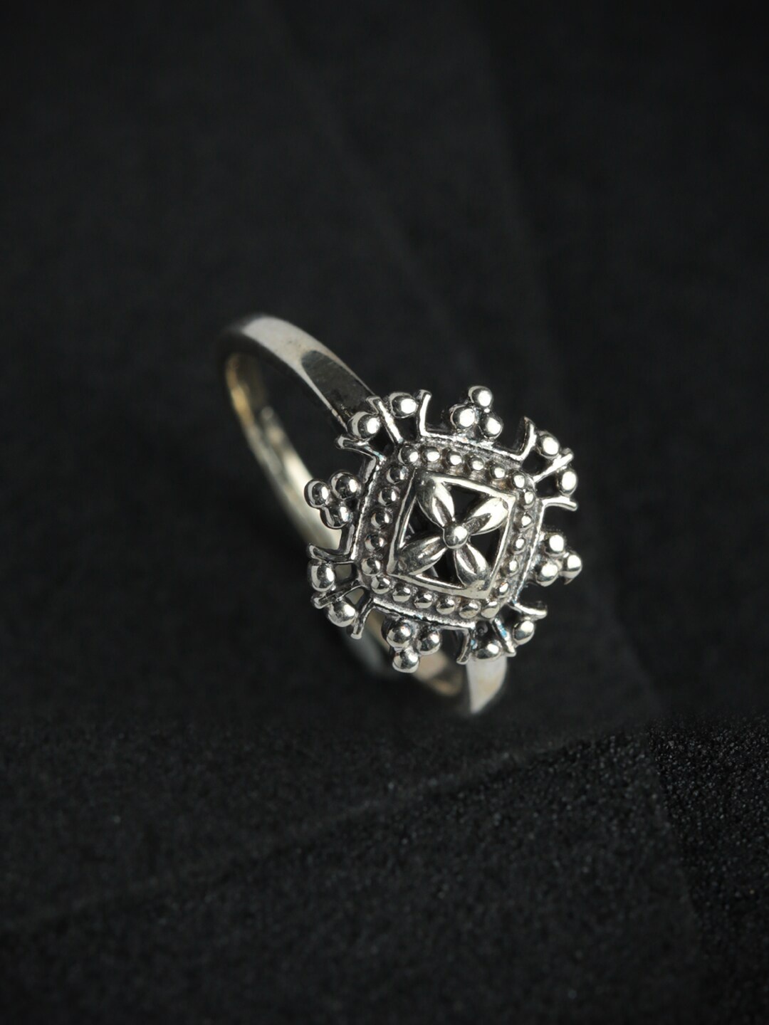 

SHEER by Priyaasi Women Silver-Toned 925 Sterling Silver Ring