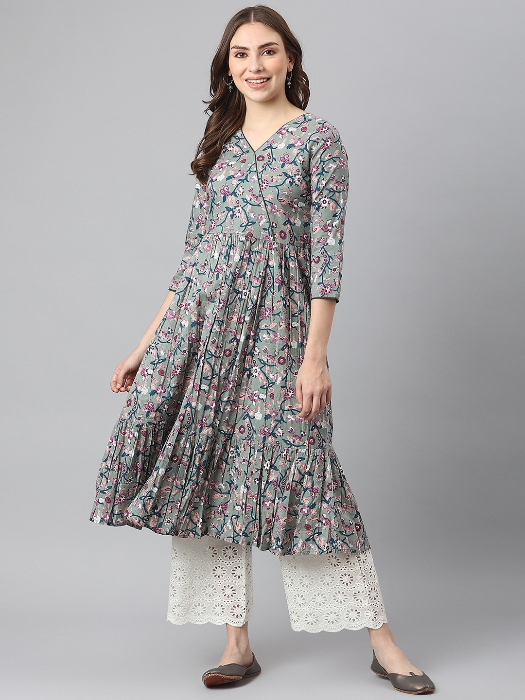 

KALINI Women Green & Pink Floral Printed Floral Anarkali Kurta