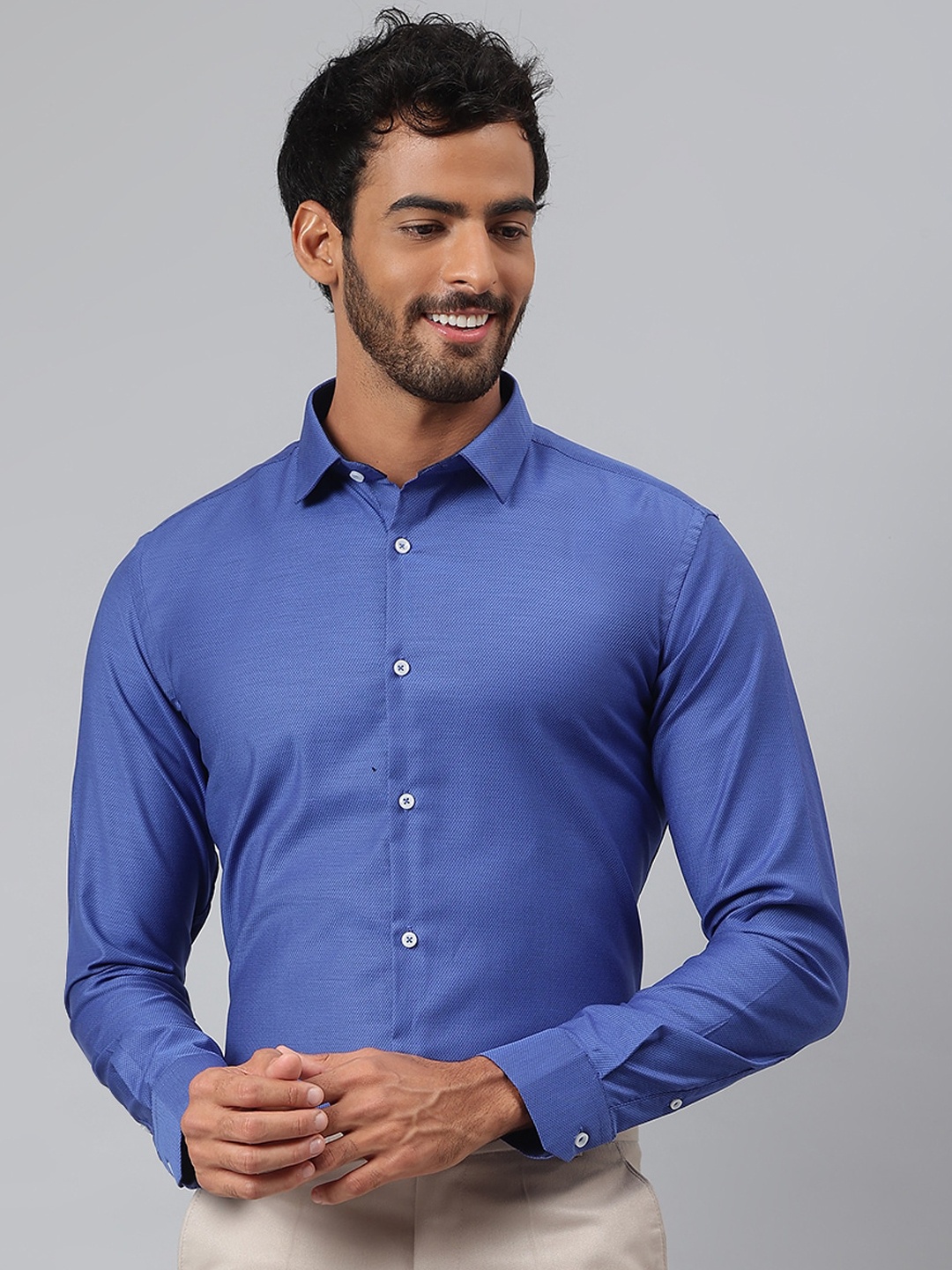 

MR BUTTON Men Blue Smart Slim Fit Formal Shirt