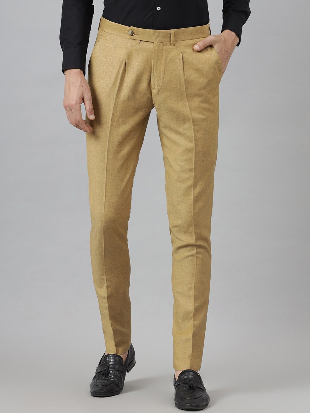 

MR BUTTON Men Beige Slim Fit Pleated Trousers