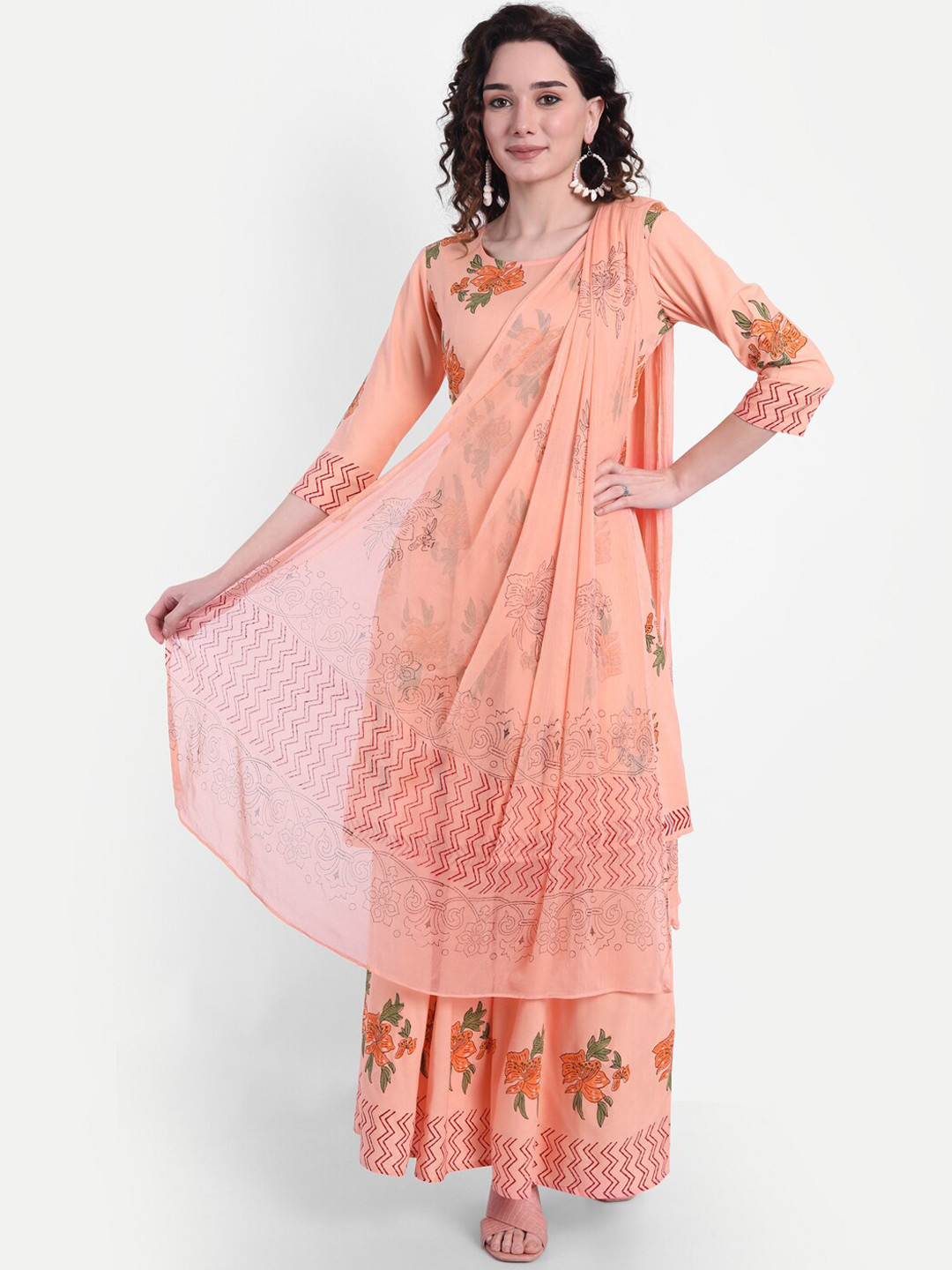 

Wyfees Women Peach-Coloured Floral Printed Kurta with Palazzos & With Dupatta