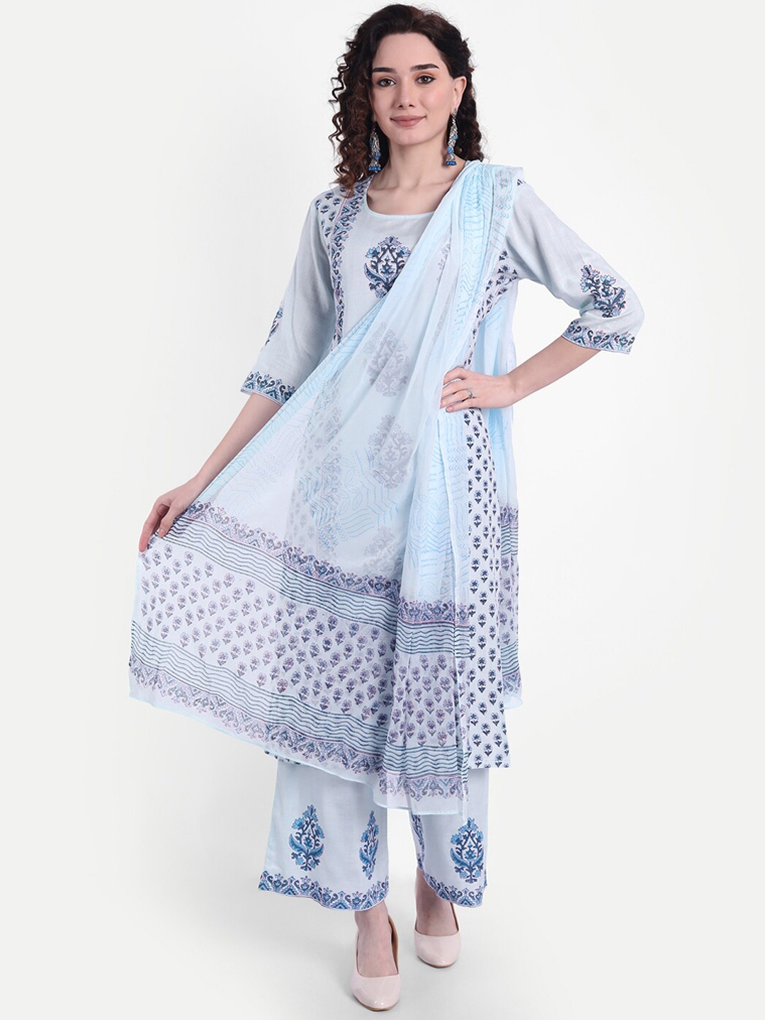 

Wyfees Women Blue Floral Printed Kurta with Palazzos & With Dupatta