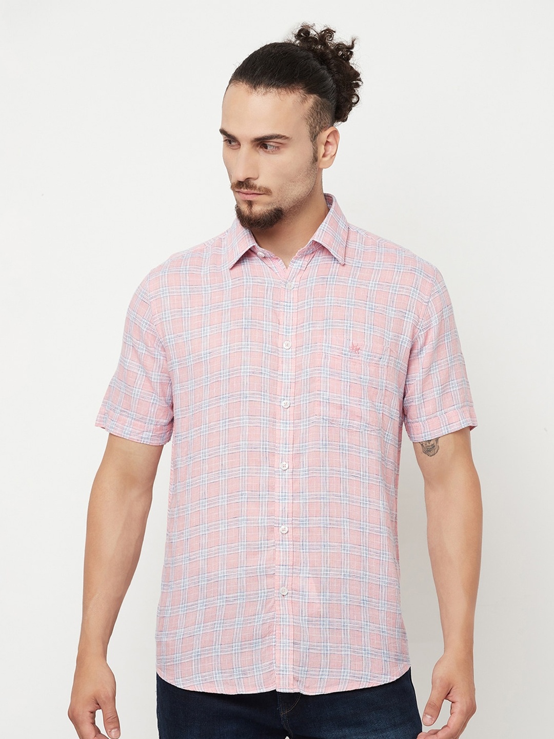 

Crimsoune Club Men Pink Slim Fit Checked Casual Shirt