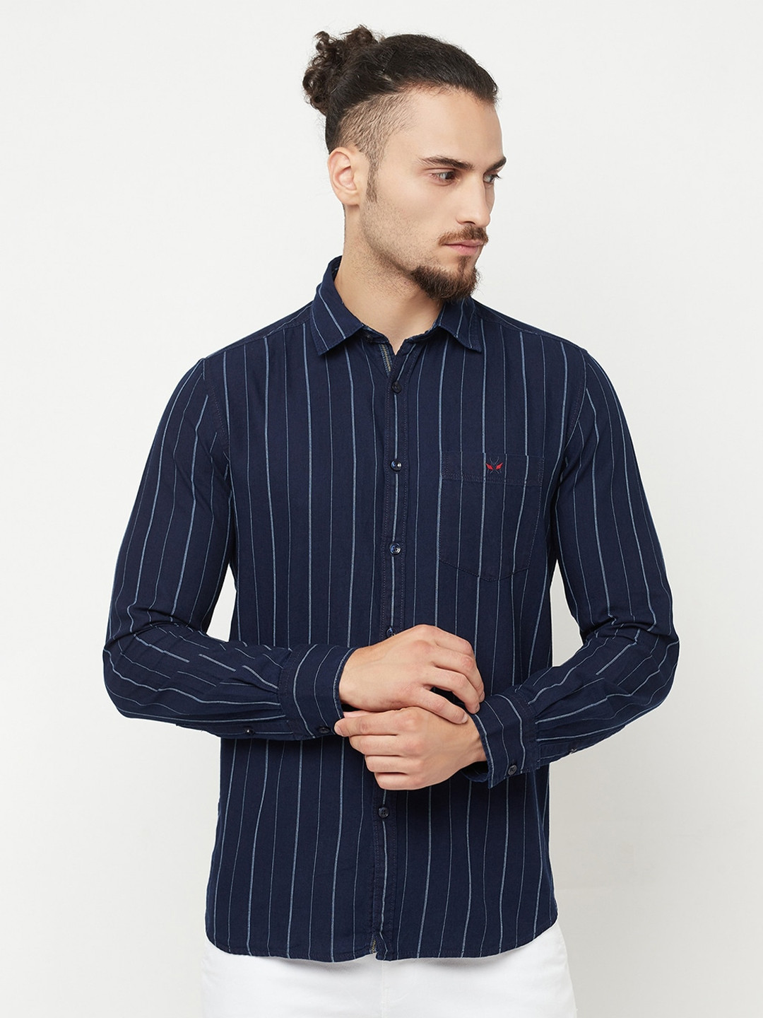 

Crimsoune Club Men Navy Blue Slim Fit Striped Casual Shirt