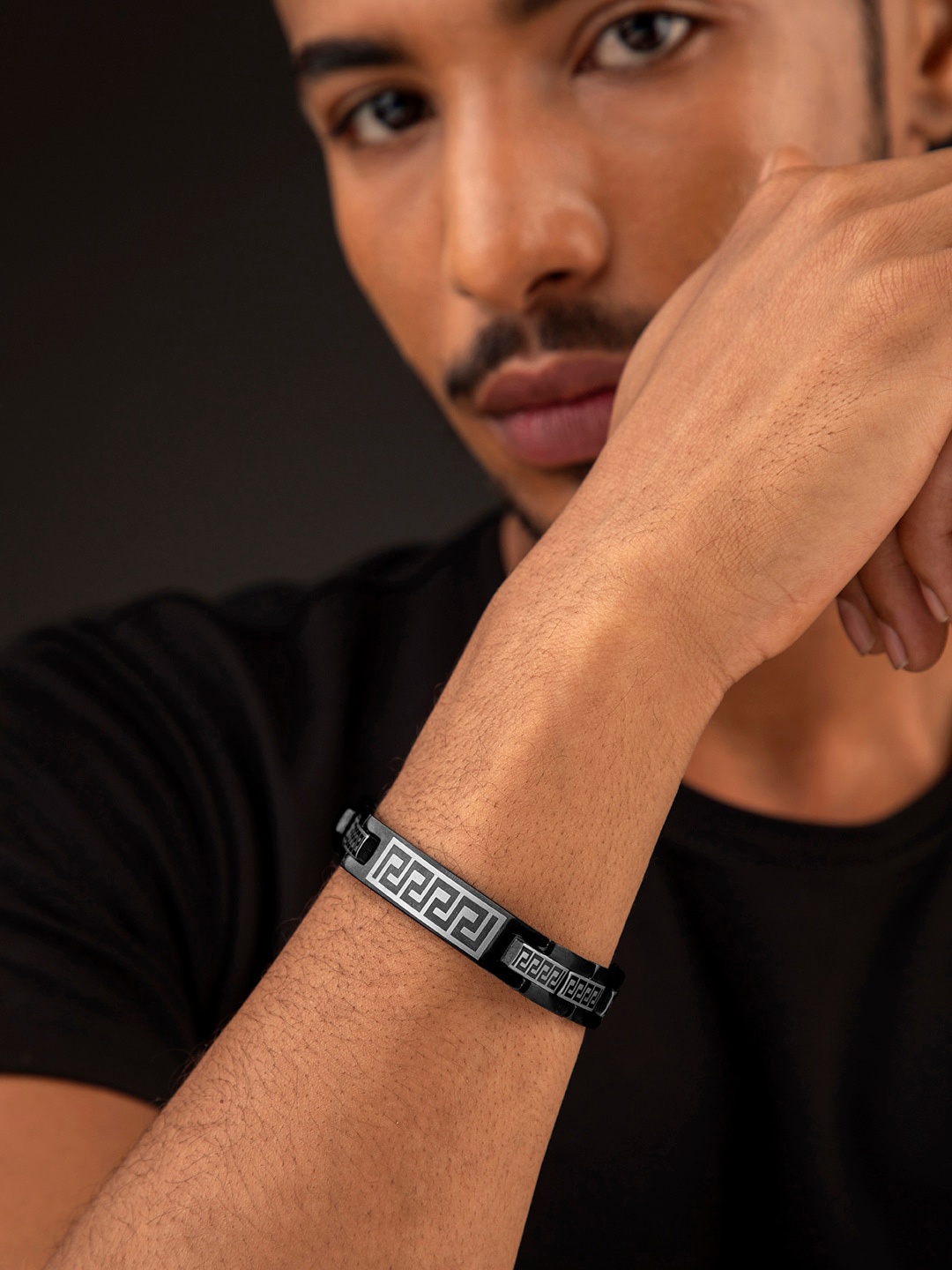 

Roadster Men Black & Silver-Toned Link Bracelet