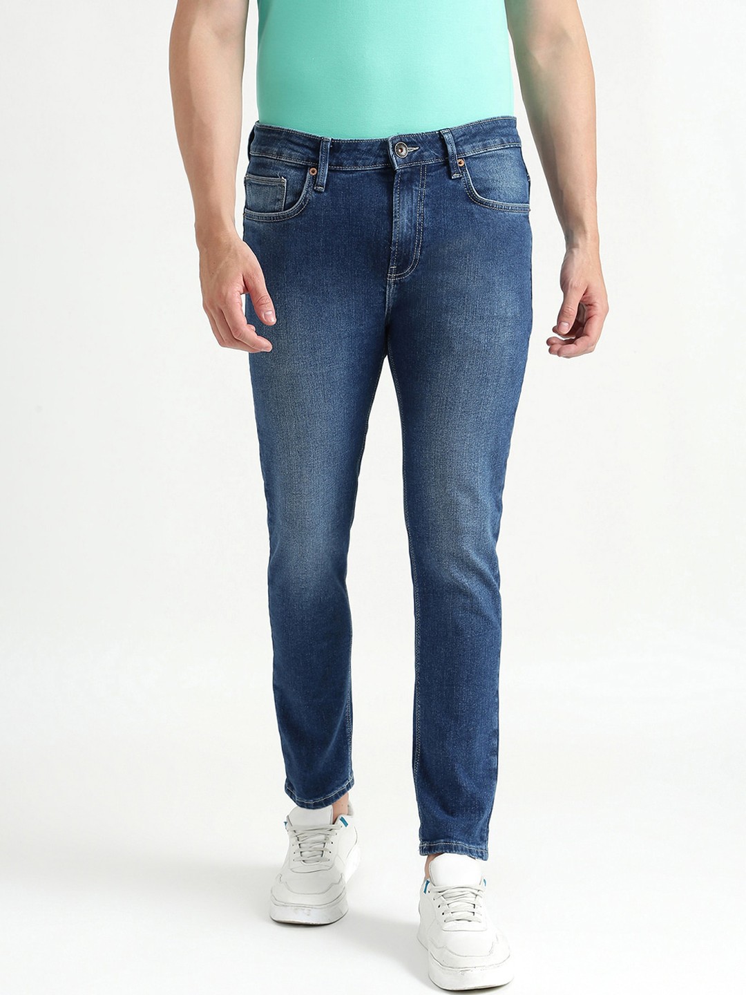 

United Colors of Benetton Men Blue Light Fade Jeans