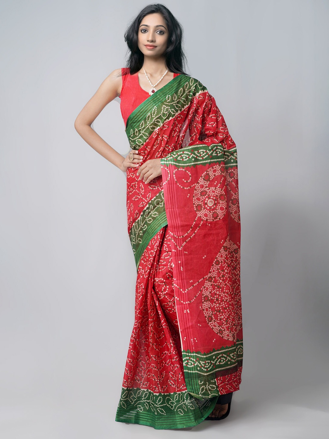 

Unnati Silks Red & Green Bandhani Pure Cotton Handloom & Sustainable Kota Saree