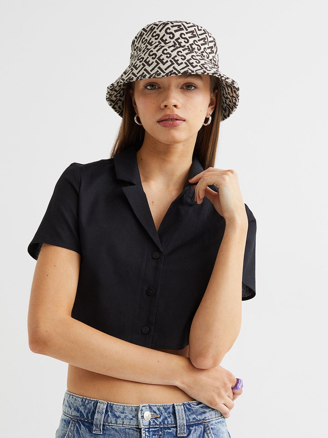 

H&M Black Cropped Shirt