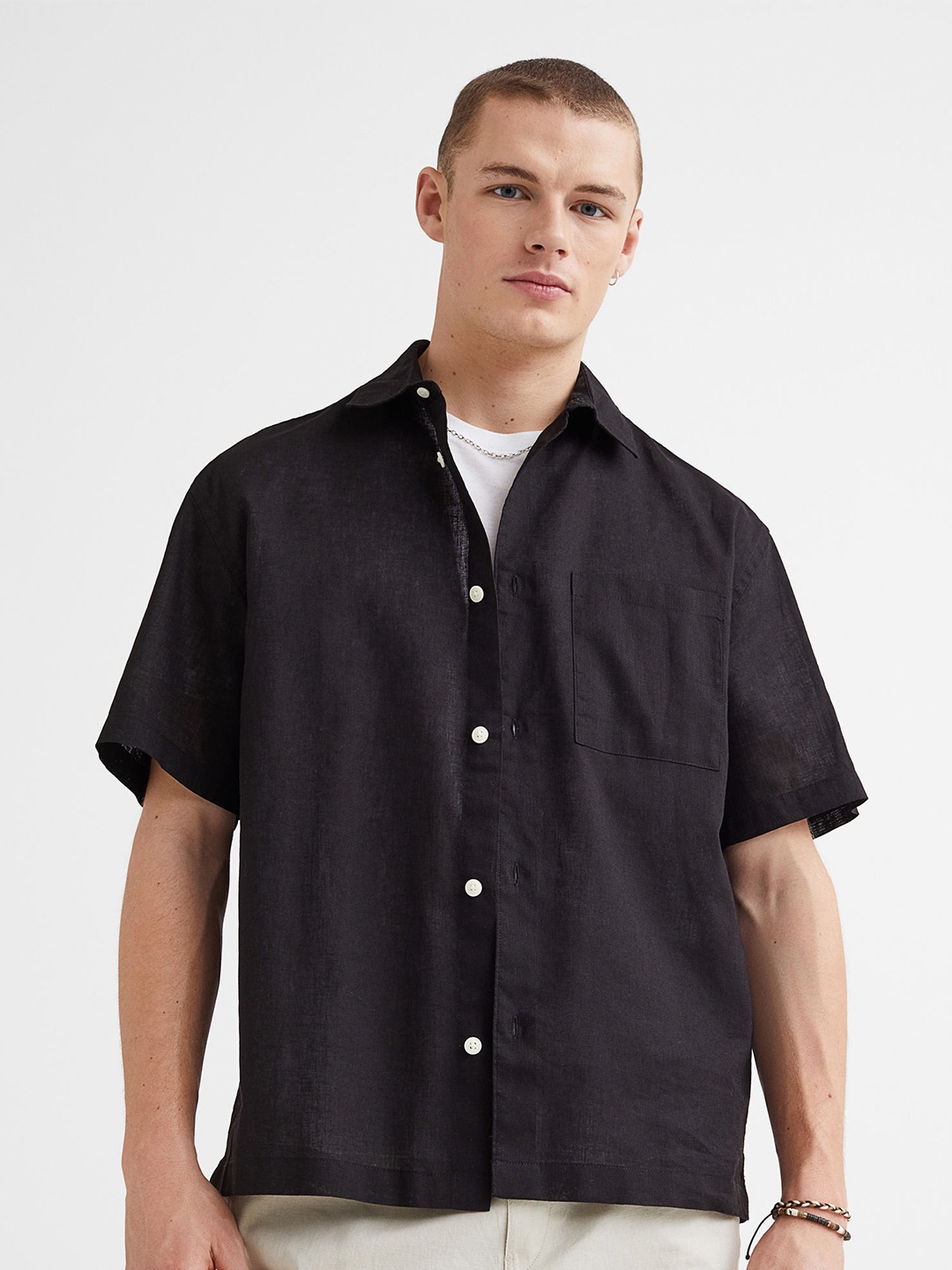 

H&M Men Black Relaxed Fit Short-Sleeved Linen-Blend Shirt