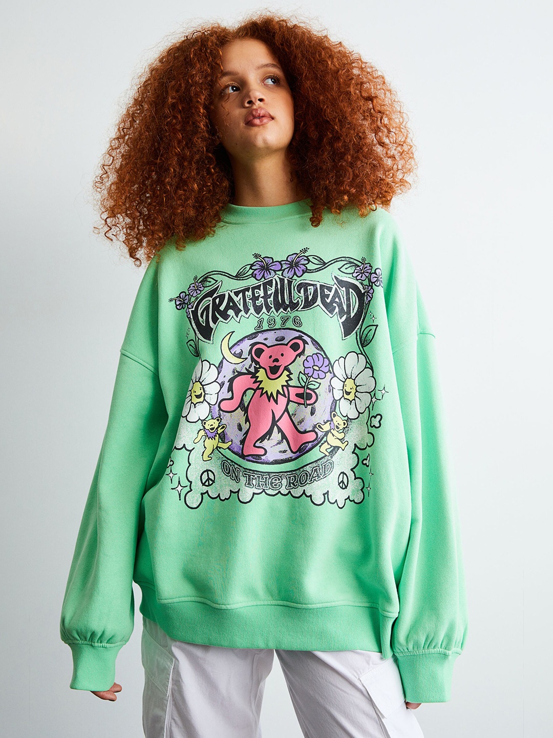 

H&M Women Green Graphic Printed Oversized Sweatshirt