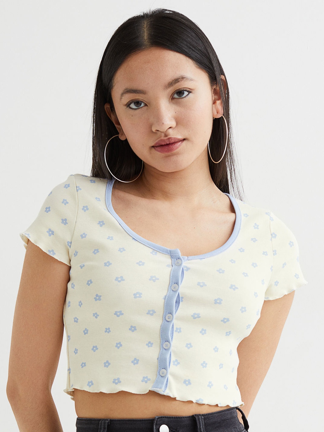 

H&M Women Yellow & Blue Printed Cropped Button-Front Top