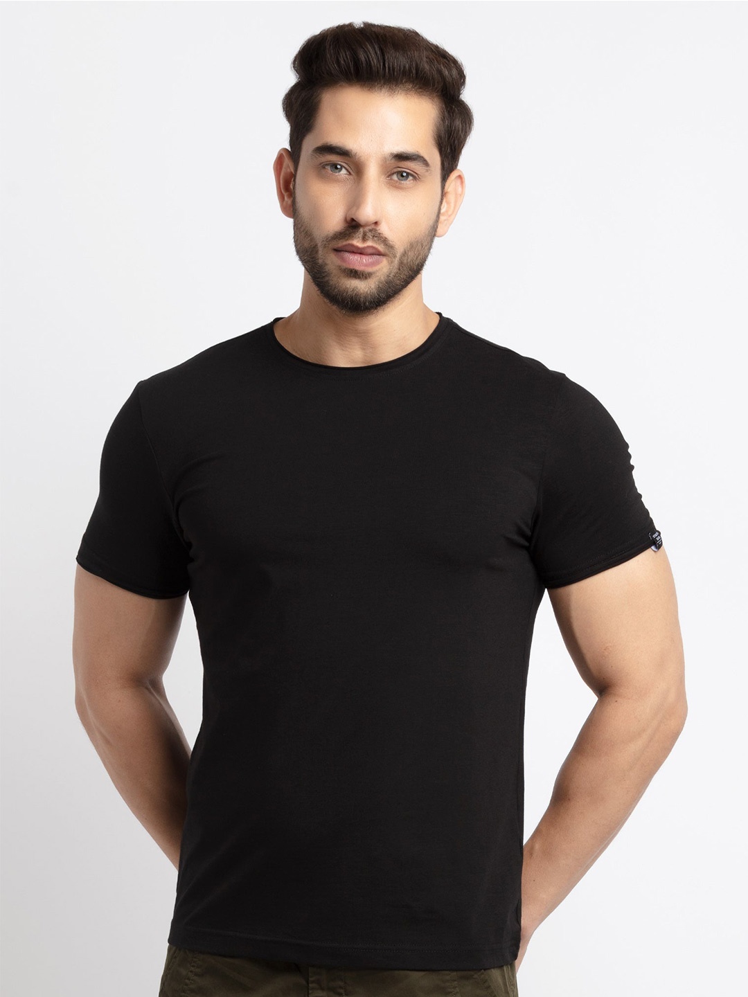 

Status Quo Men Black Solid Taperd Fit Round Neck Cotton T-shirt